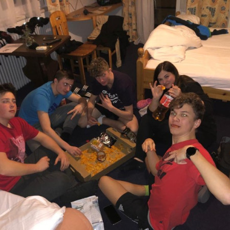 [284f0b48-1187-4234-96a0-de6d65f528ac.jpeg]