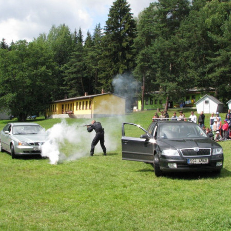 [policie-2-resize.jpeg]