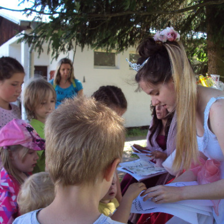 [6.7.cth-rozdavani-omalovanek.jpeg]