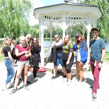 [10.-den-8.7-4-.jpeg]